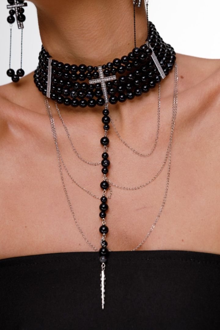 Gargantilla «Diana» 5-filas, ágata negra con cruz