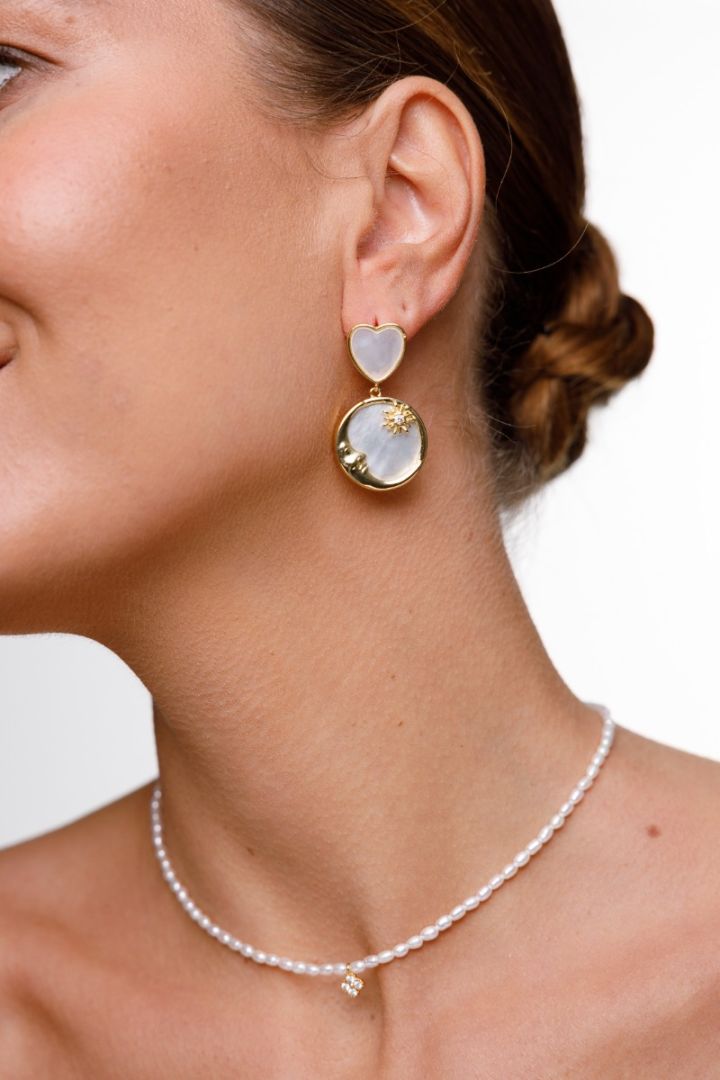 Сережки з великою монетою з перламутру, застібка серце, позолота