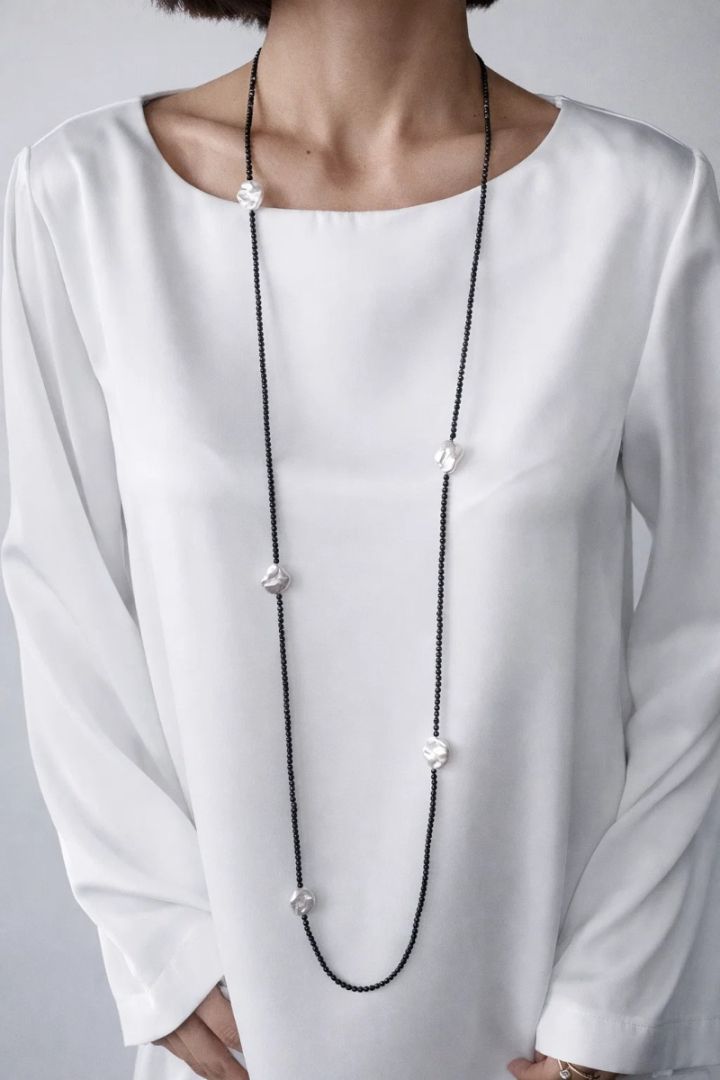 Sautoir, espinela negra y perlas