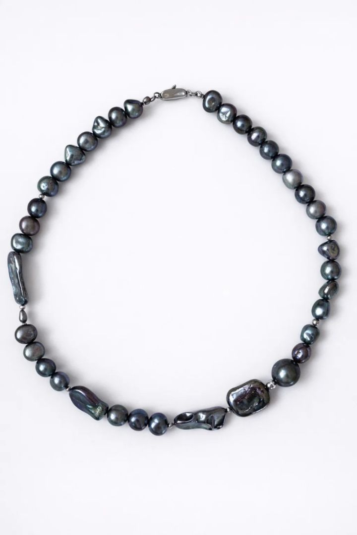 Чокер з міксу синіх перлин з перлиною-рибкою (сталь).